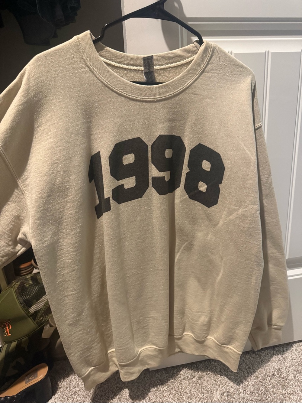 AMAZON - 1998 Graphic Crewneck Sweater - Beige